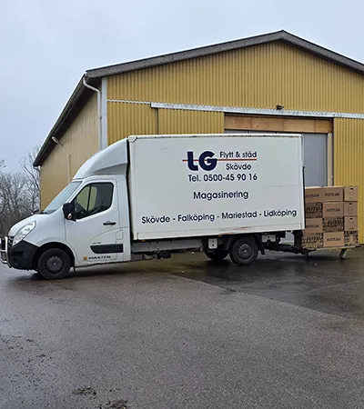 bil utanför ditt förråd